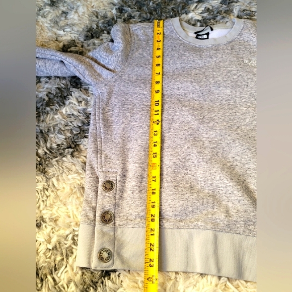 NWOT BEAUTIFUL NORTH FACE SWEATSHIRT - Picture 9 of 9